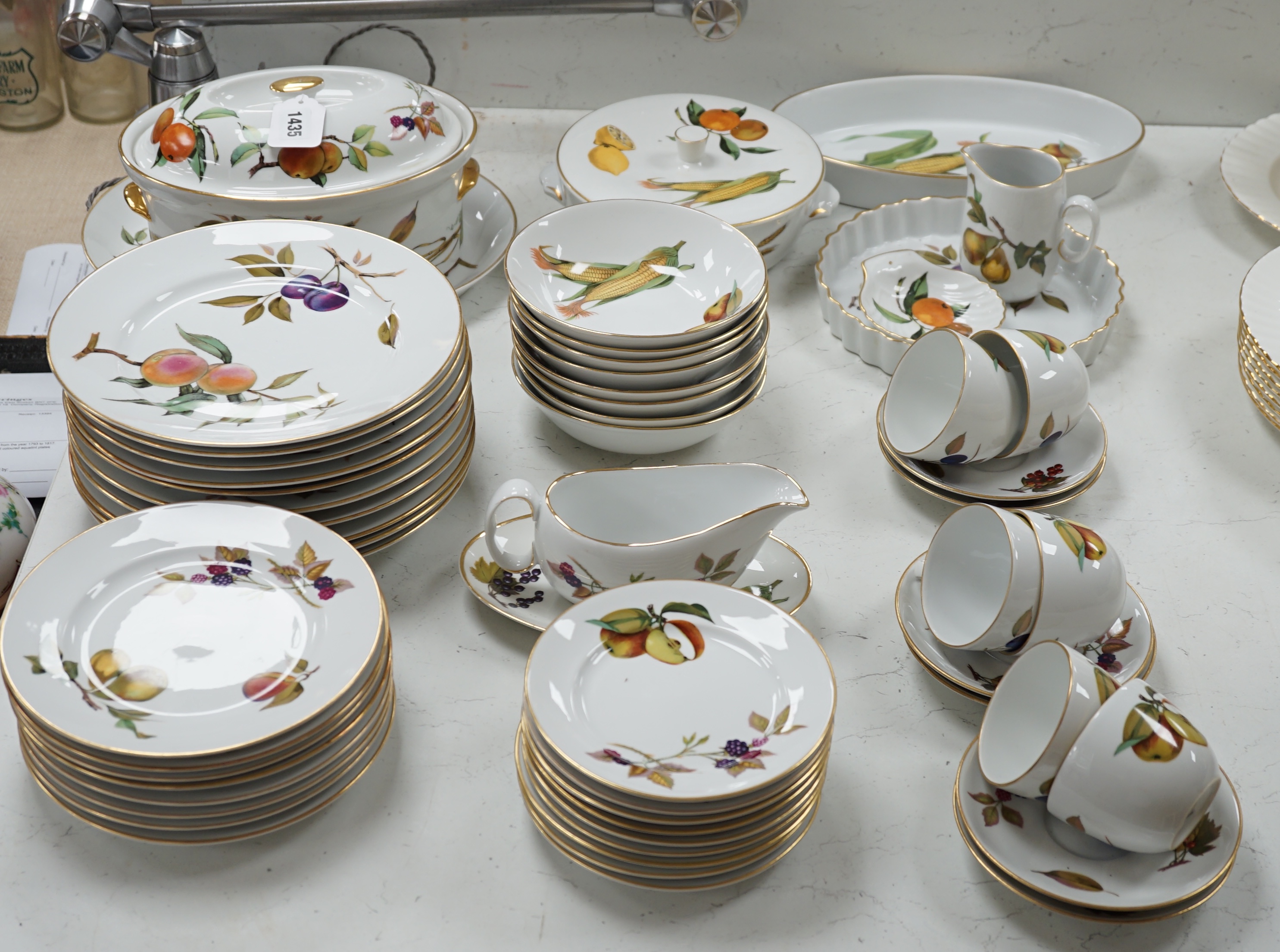 A Worcester ‘Evesham’ dinner and tea service